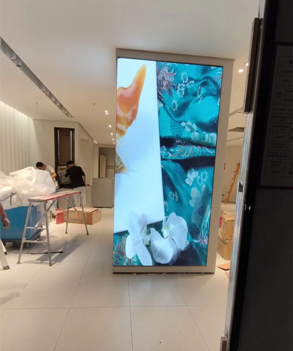 卢龙商场门店转角LED显示屏